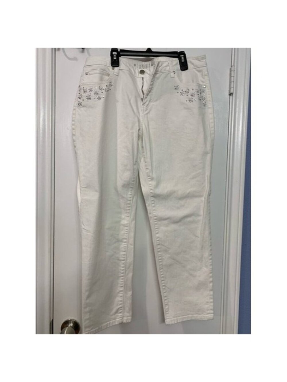 Jennifer Lopez Size 10 White Embelished Stretch Boyfriend Jeans